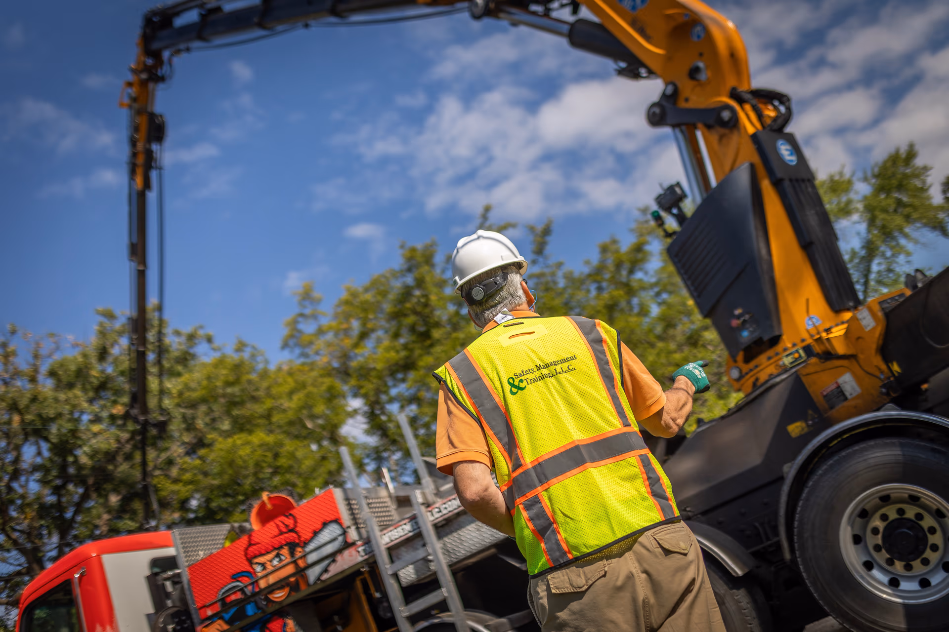 Arborist directing the grapple saw during pruning work in Janesville, Wisconsin
