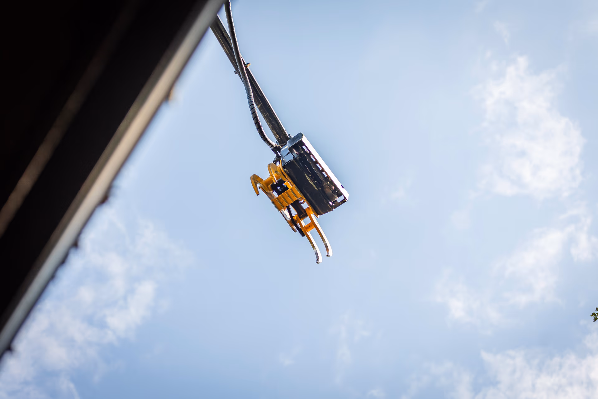Close view of rigging equipment used for cabling and bracing work